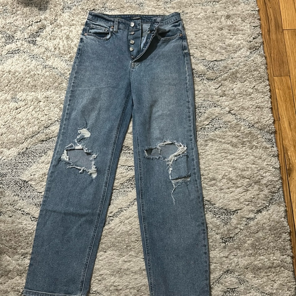 High rise , ripped jeans , stretchy